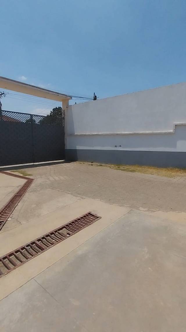 RENTO BODEGA DE 1200 M2 EN SAN MIGUEL PETAPA - Image 3
