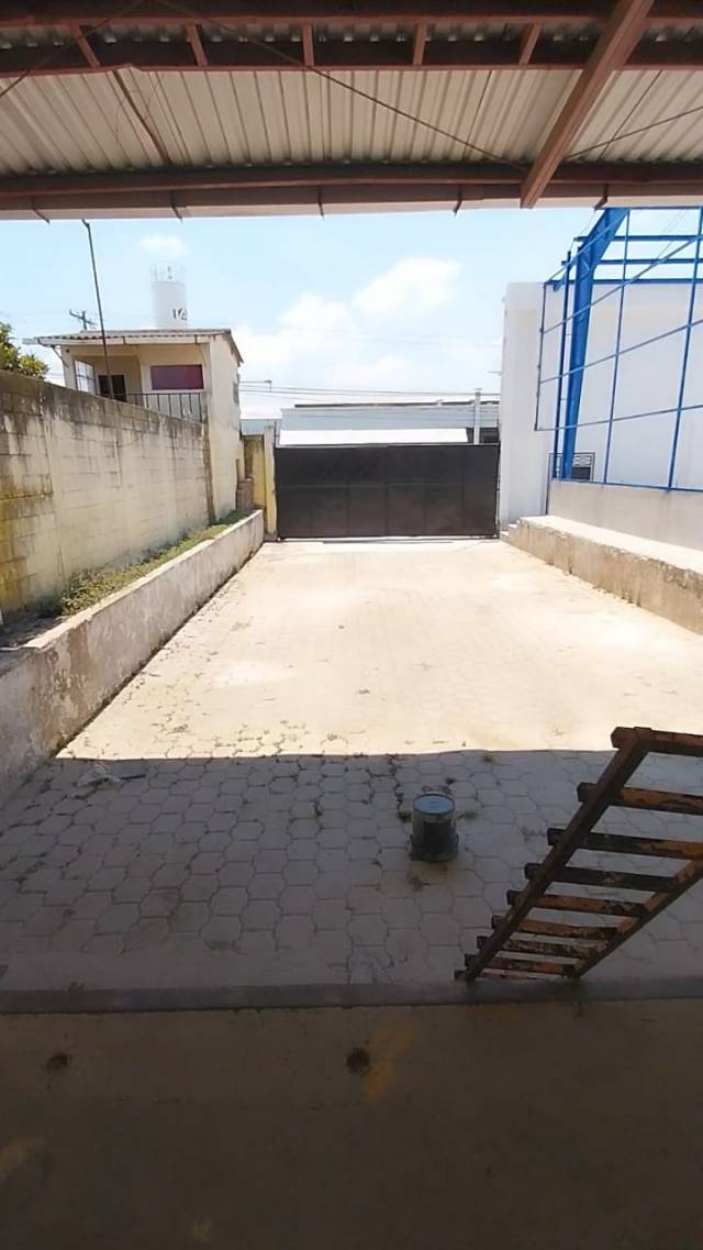 RENTO BODEGA DE 1200 M2 EN SAN MIGUEL PETAPA - Miniatura 6