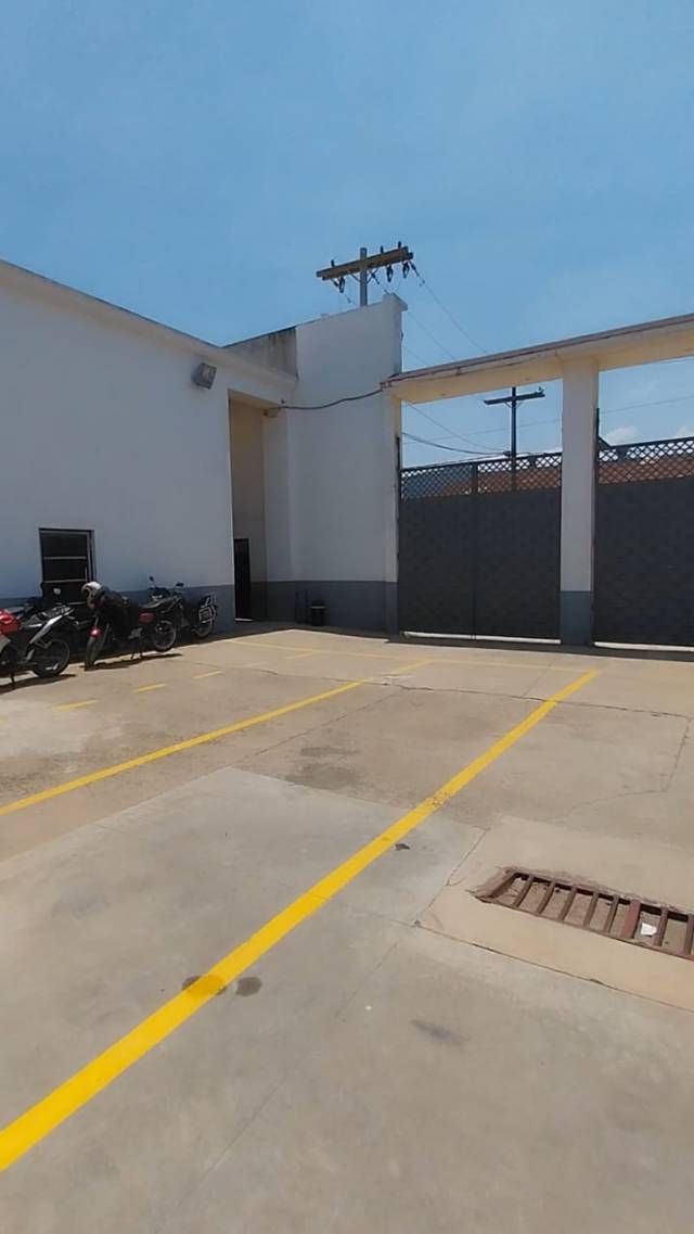 RENTO BODEGA DE 1200 M2 EN SAN MIGUEL PETAPA - Miniatura 8