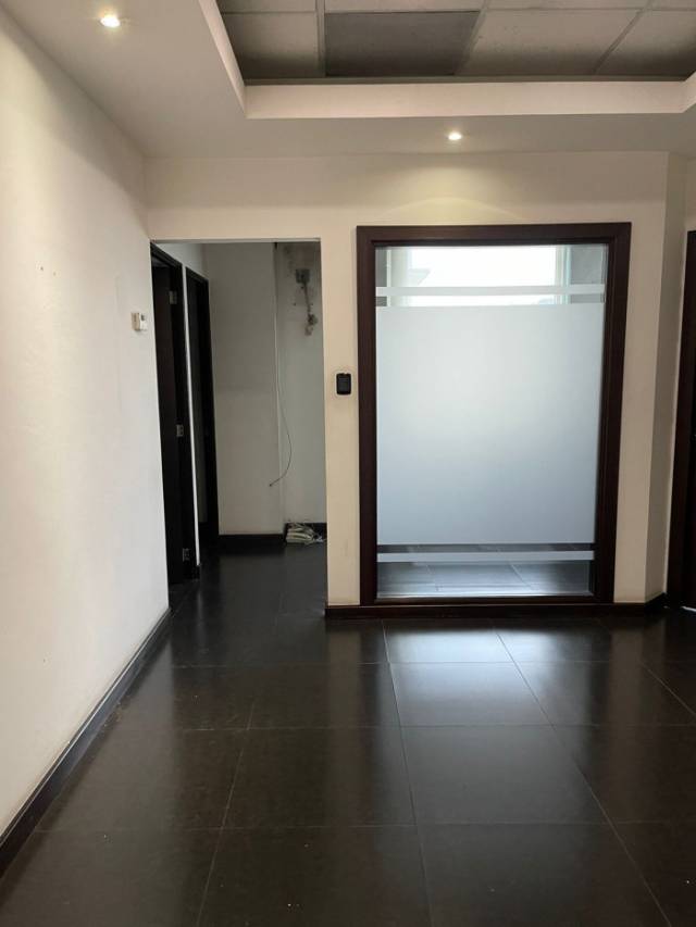 Oficina en renta en Zona 10 - Miniatura 8