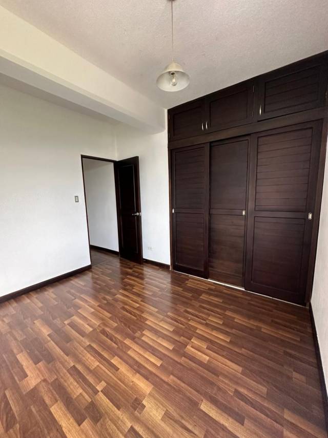 RENTO APARTAMENTO EN ZONA 15 - Image 4