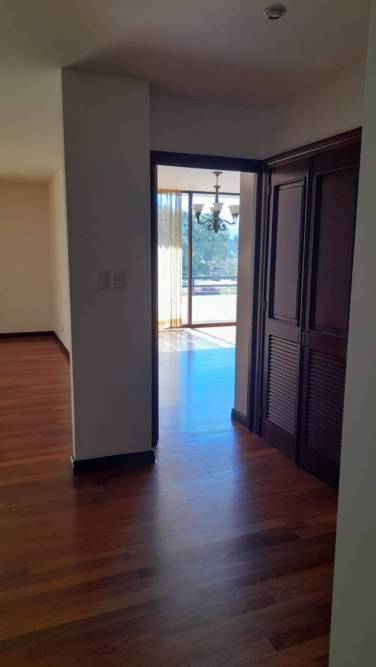 Apartamento en venta en Zona 14 - Image 1