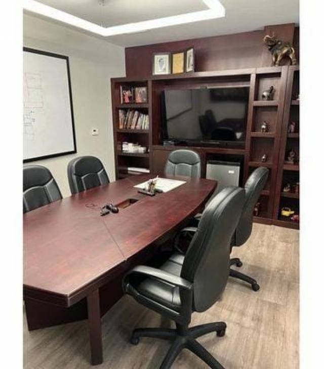 lindo Edificio de Oficinas en Renta!! - Image 1