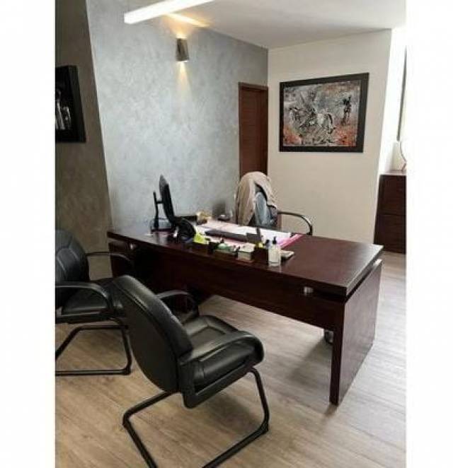 lindo Edificio de Oficinas en Renta!! - Image 2