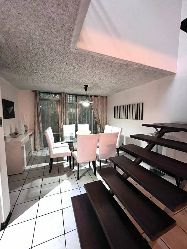 VENDO CASA EN JARDINES DE LA ASUNCION - Miniatura 2