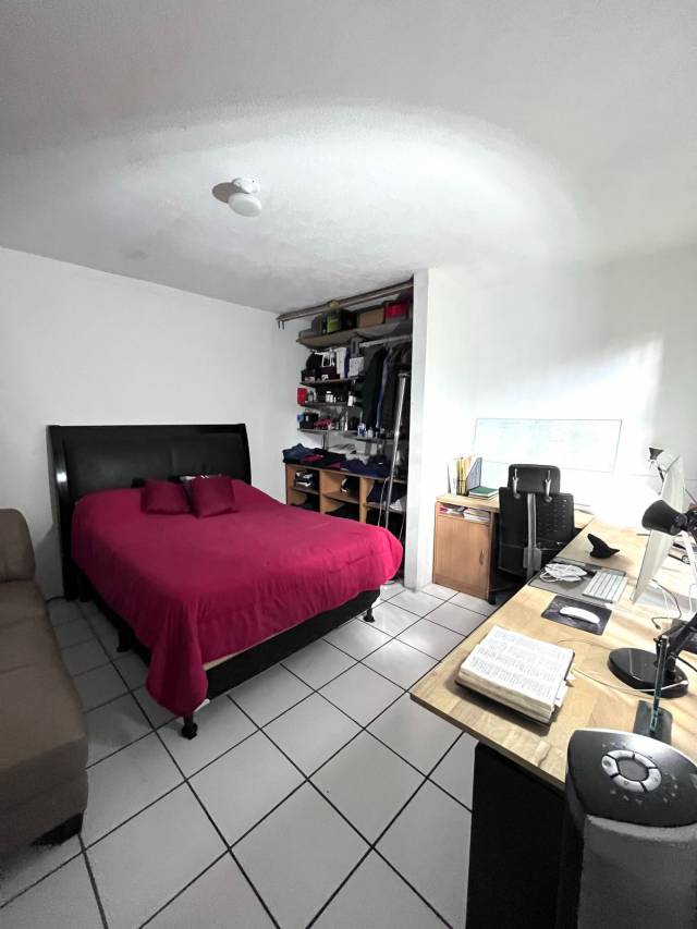 VENDO CASA EN JARDINES DE LA ASUNCION - Miniatura 4