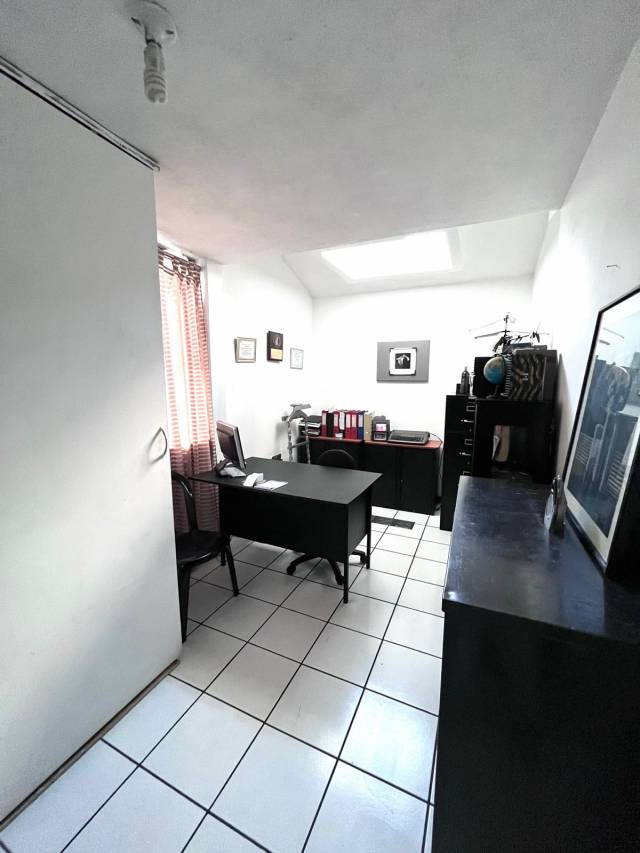 VENDO CASA EN JARDINES DE LA ASUNCION - Miniatura 5