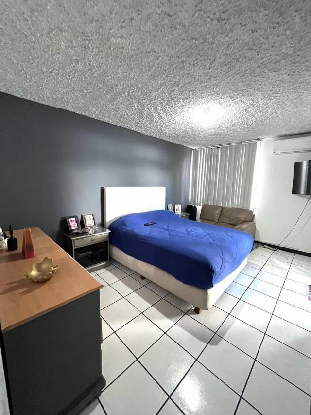 VENDO CASA EN JARDINES DE LA ASUNCION - Miniatura 6