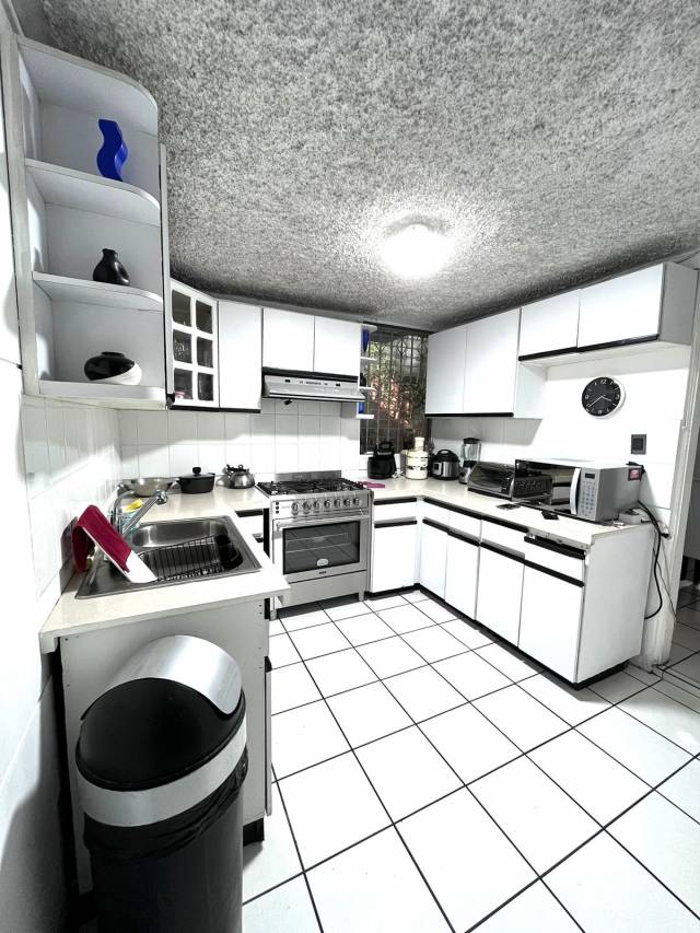 VENDO CASA EN JARDINES DE LA ASUNCION - Miniatura 7