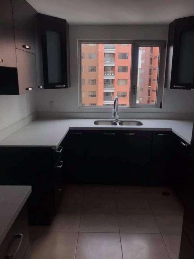 RENTO APARTAMENTO EN ZONA 11, PARQUE 11 - Miniatura 2
