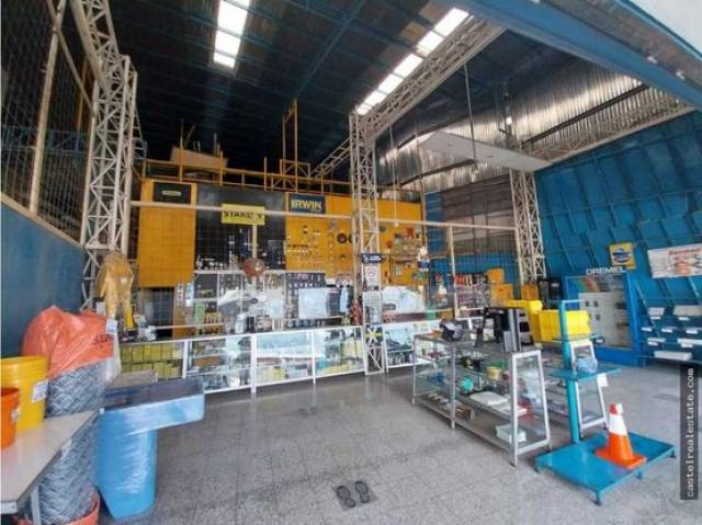 Local comercial y bodega en renta sobre la interamericana - Image 3