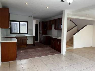 VENDO CASA EN HACIENDA REAL ZONA 16 - Image 1