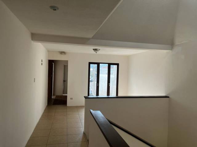 VENDO CASA EN HACIENDA REAL ZONA 16 - Miniatura 3