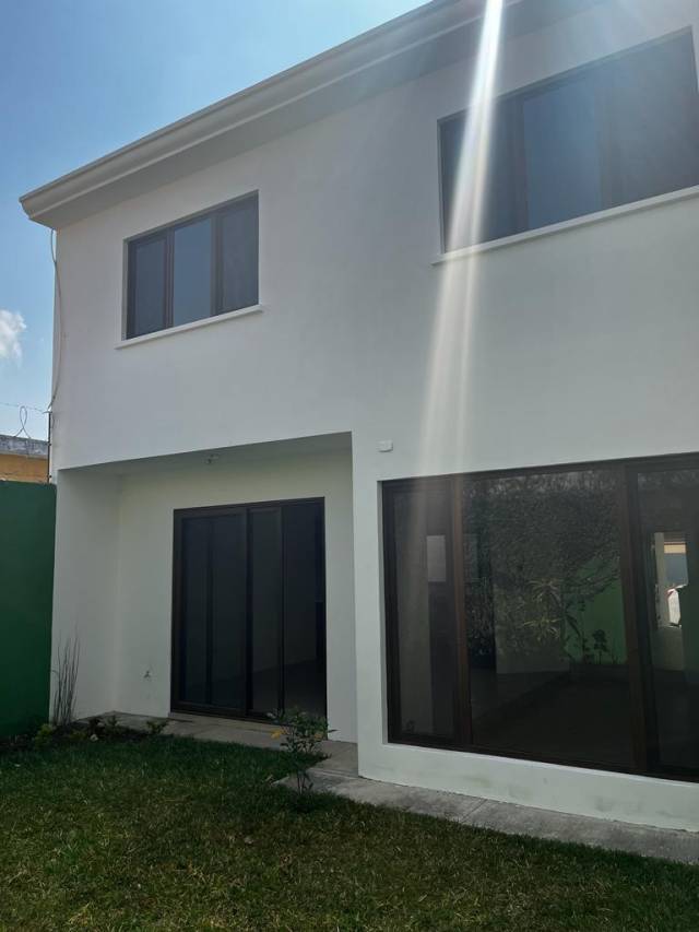 VENDO CASA EN HACIENDA REAL ZONA 16 - Miniatura 8