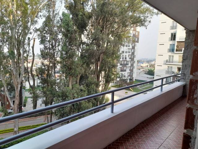 Apartamento en Renta Jardines de La Floresta con Balcón - Image 3