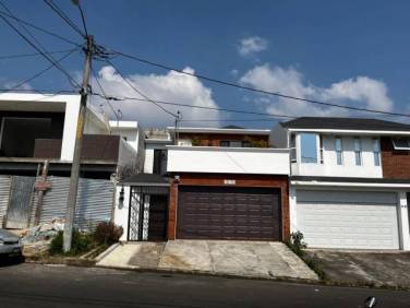 VENDO CASA EN ZONA 16, HACIENDA REAL - Image 1