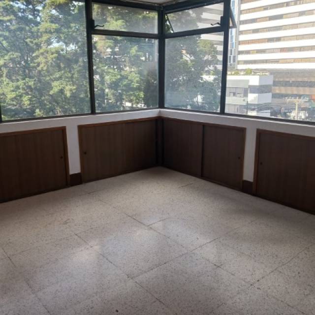 Oficina en Renta Edificio Reforma Montufar Zona 10 - Miniatura 3
