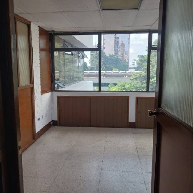 Oficina en Renta Edificio Reforma Montufar Zona 10 - Miniatura 4