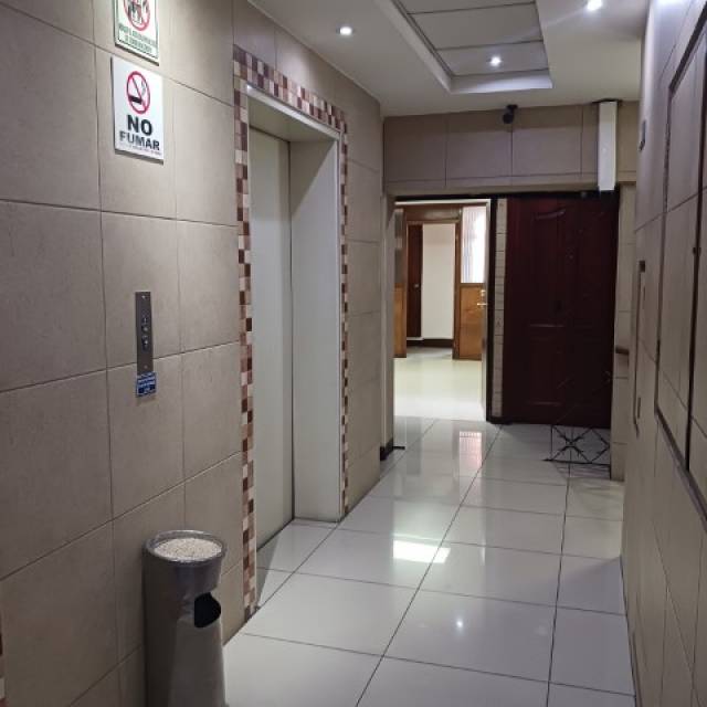 Oficina en Renta Edificio Reforma Montufar Zona 10 - Miniatura 5