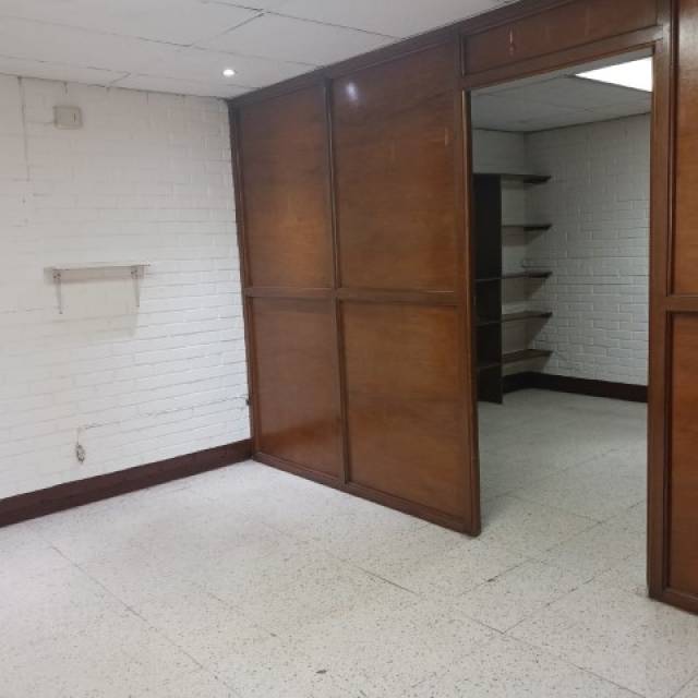 Oficina en Renta Edificio Reforma Montufar Zona 10 - Miniatura 7