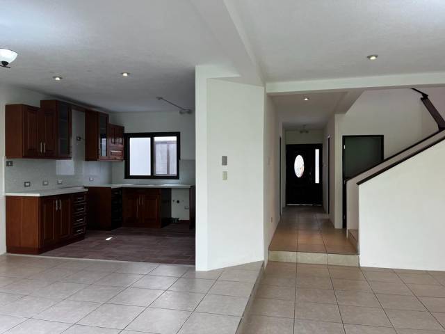 VENDO CASA EN HACIENDA REAL ZONA 16 - Image 4