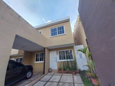 VENDO CASA EN ALTOS ARRAZOLA - Image 1