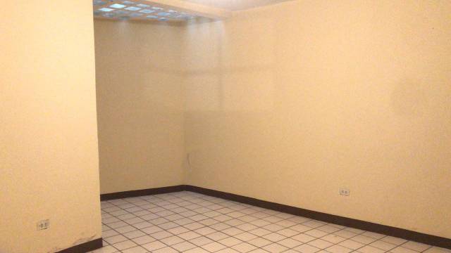 RENTO OFICINAS CERCA DEL PARQUE DE XELA - Image 3