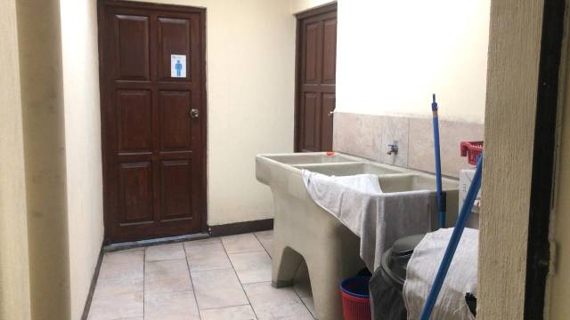RENTO OFICINAS CERCA DEL PARQUE DE XELA - Miniatura 7