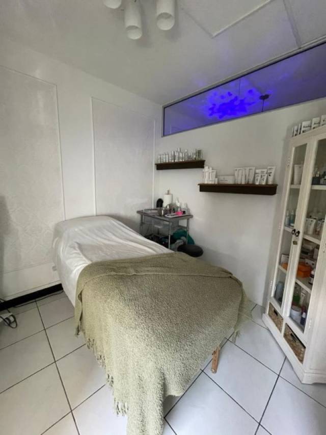 Derecho de Llave en Venta Salón y Spa Zona 15 - Image 3