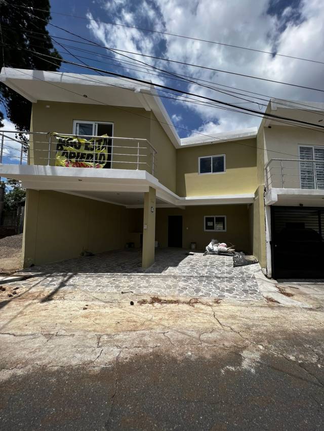 VENDO CASA EN CIUDAD SAN CRISTOBAL, PINARES - Image 1