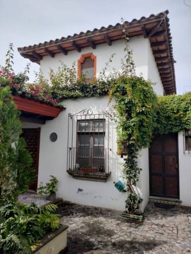 APROVECHE CASA AMPLIA EN VENTA CERCA DE ANTIGUA GT - Image 1