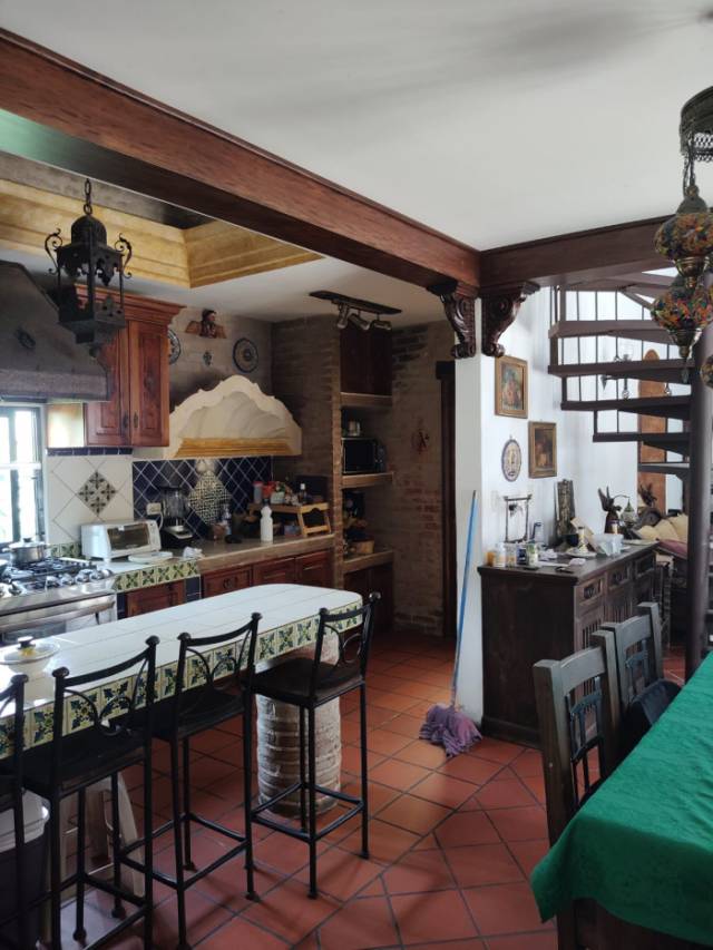 APROVECHE CASA AMPLIA EN VENTA CERCA DE ANTIGUA GT - Miniatura 4