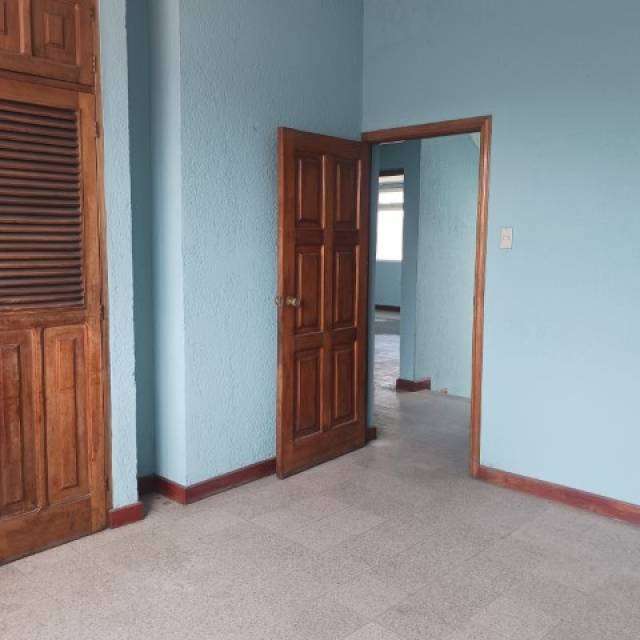 Casa Grande para Uso Comercial en Renta Zona 12 Ciudad - Miniatura 15