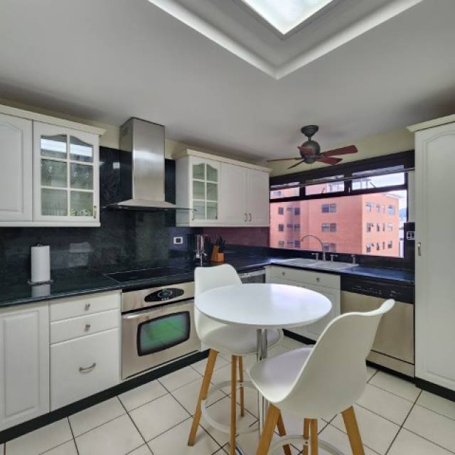 Apartamento Amueblado en Renta Zona 10 Los Próceres - Miniatura 8