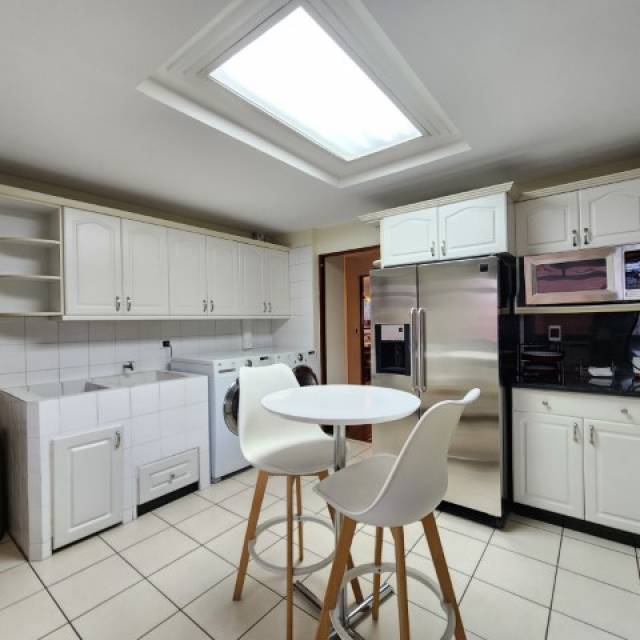 Apartamento Amueblado en Renta Zona 10 Los Próceres - Miniatura 9