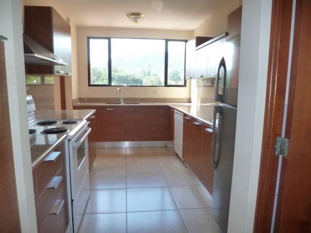 CITYMAX DIAMOND ALQUILA ELEGANTE Y MODERNO APARTAMENTO EN ZONA 15 - Image 1