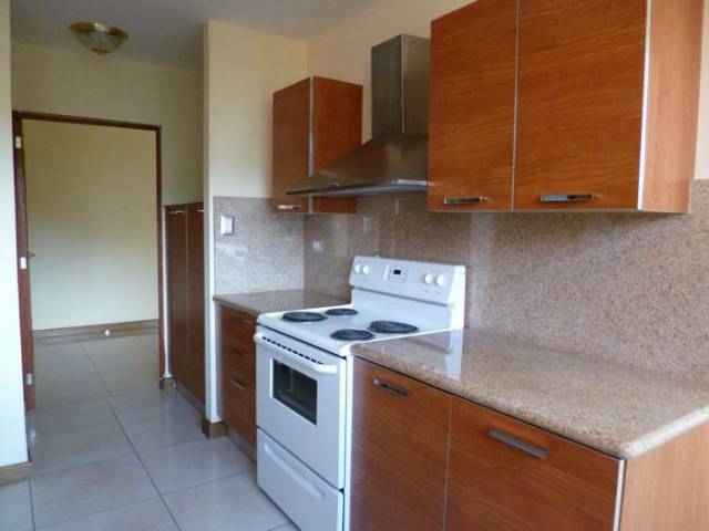 CITYMAX DIAMOND ALQUILA ELEGANTE Y MODERNO APARTAMENTO EN ZONA 15 - Miniatura 2