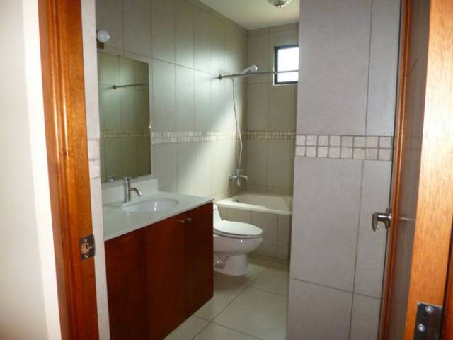 CITYMAX DIAMOND ALQUILA ELEGANTE Y MODERNO APARTAMENTO EN ZONA 15 - Miniatura 4