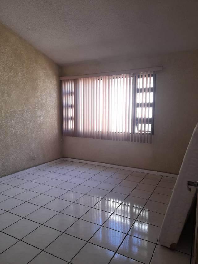 ALQUILER de casa en Aurora 2 zona 13 - Image 5