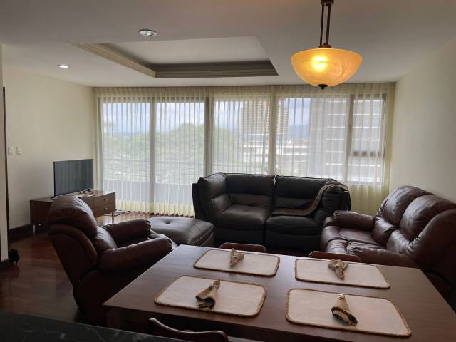 Apartamento Amueblado en Renta Zona 10 Santa MarÍa - Image 3