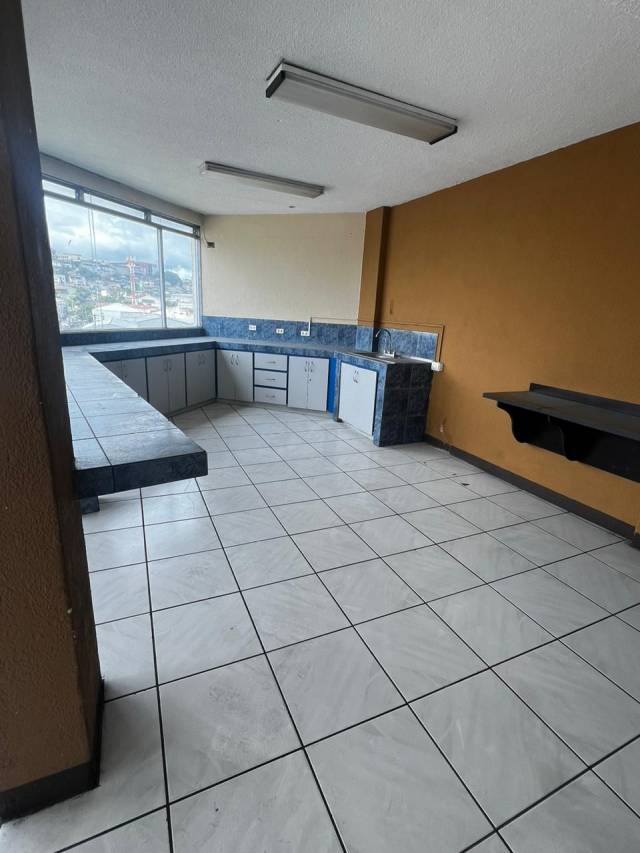 RENTO EDIFICIO EN ZONA 9, INDEAL PARA CALL CENTER - Image 3