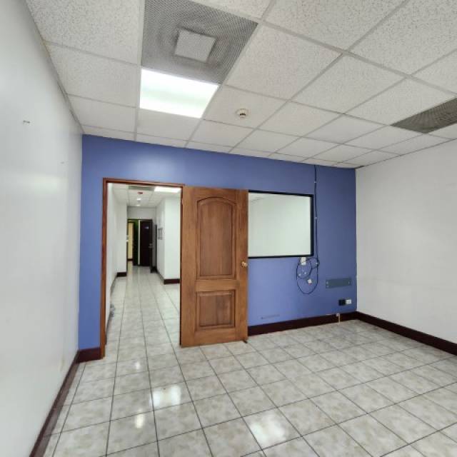 Oficina en Renta Zona 10 Guatemala, Torre Citibank - Miniatura 3
