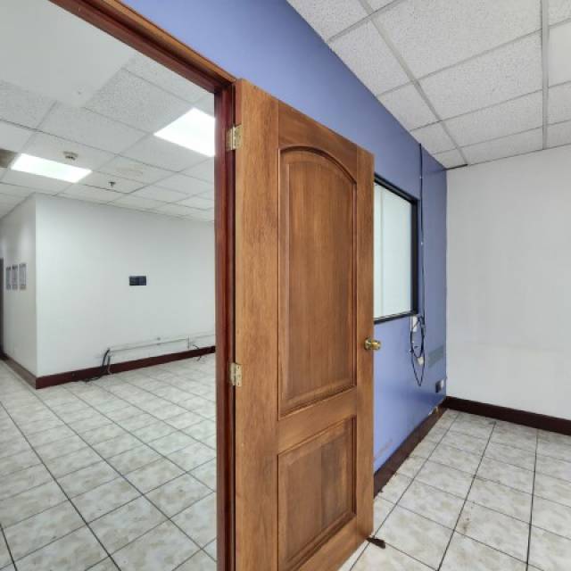 Oficina en Renta Zona 10 Guatemala, Torre Citibank - Miniatura 4