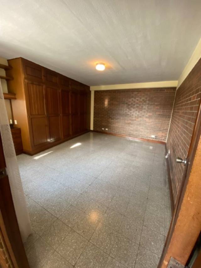 Apartamento en Renta Zona 10 Ciudad Guatemala - Image 4