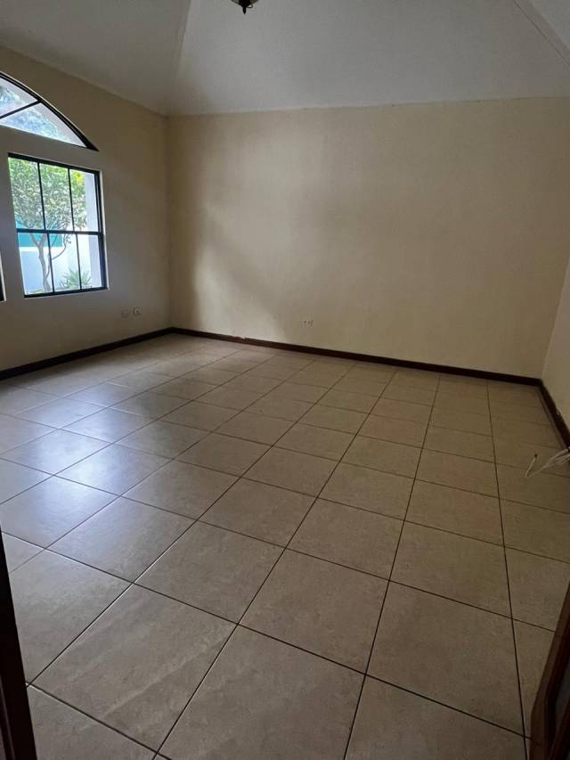 RENTO CASA EN CONDOMINIO LAS CUMBRES - Miniatura 3