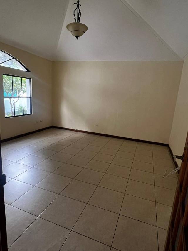 RENTO CASA EN CONDOMINIO LAS CUMBRES - Miniatura 5