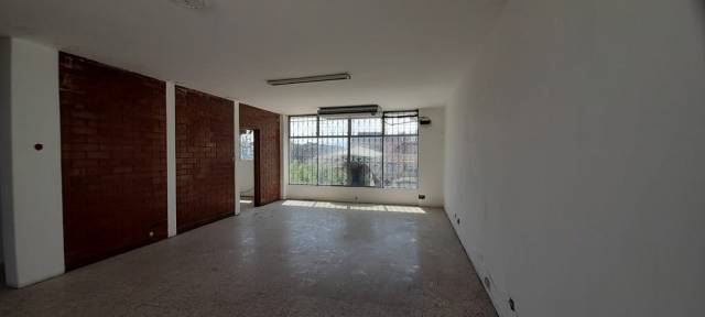 RENTO EDIFICIO EN ZONA 12 - Image 5
