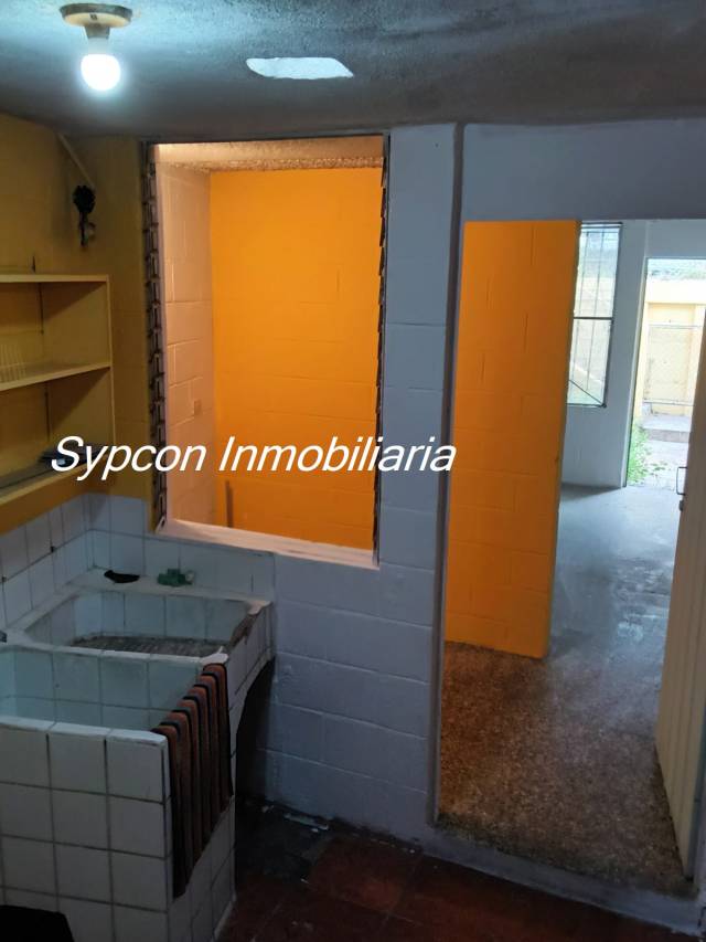 Vendo casa dentro de garita en Altos de Barcenas 3 - Miniatura 8