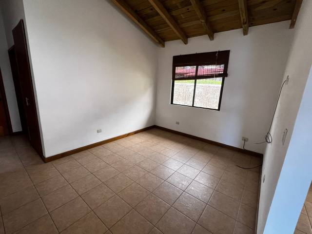 RENTO CASA EN ZONA 16 - Image 5