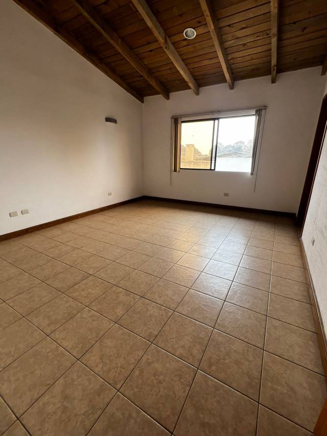 RENTO CASA EN ZONA 16 - Miniatura 6